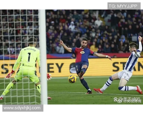 巴萨主场遭罗马逆转2比3遗憾落败引发球迷热议